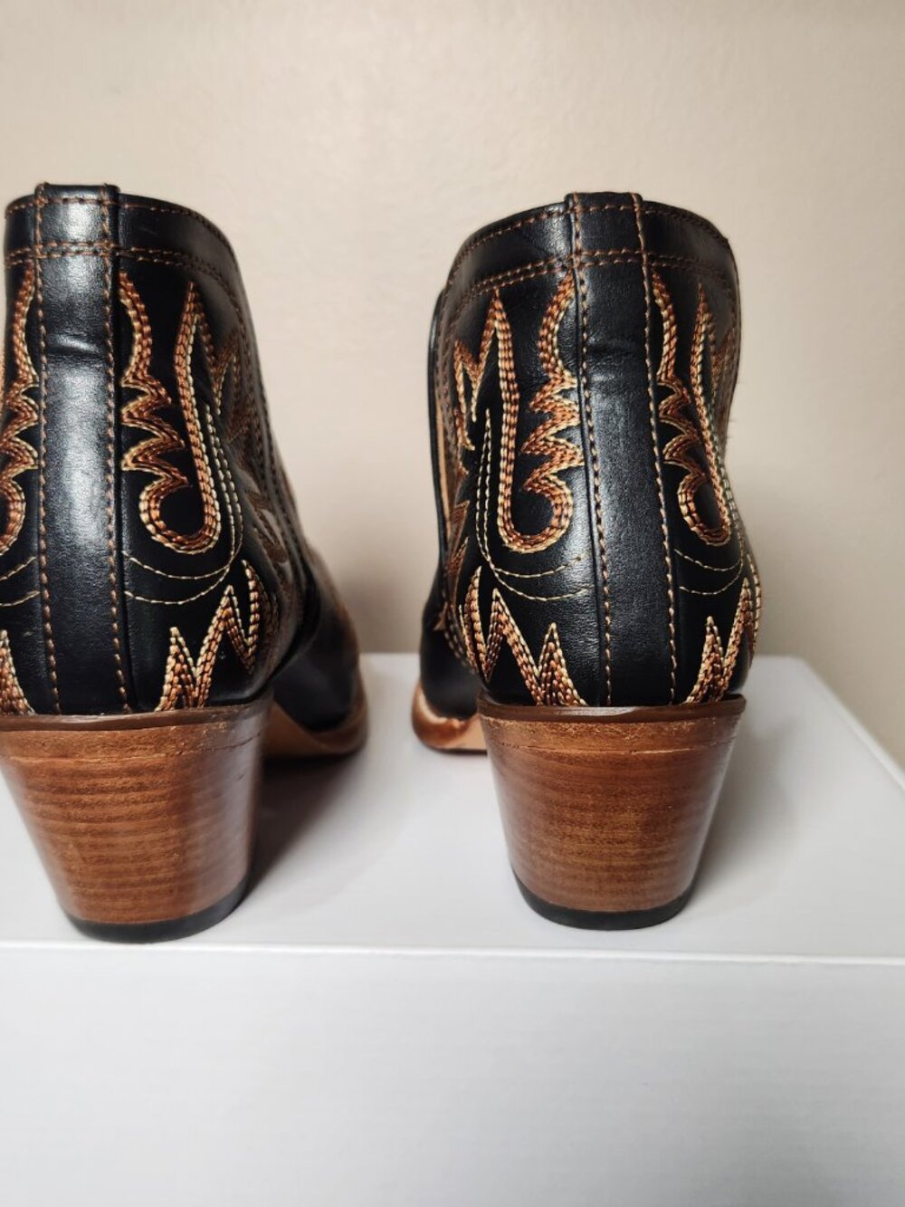 Ariat Dixon Brooklyn Ankle Bootie Womens 6 B Black Leather Embroidered X Toe ATS - Picture 5 of 15